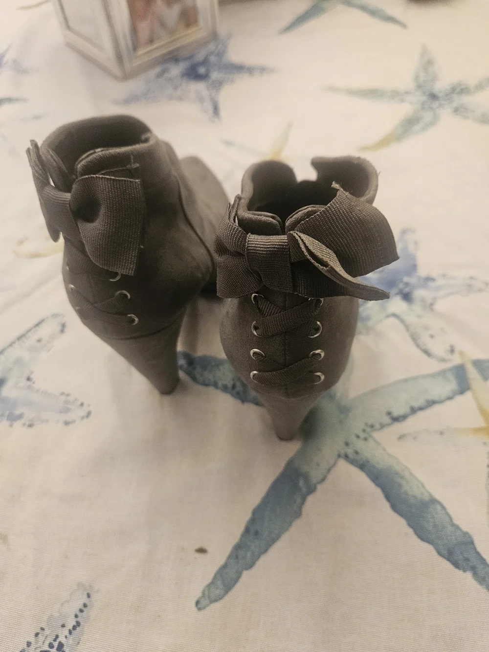 Apt. 9 Gray Suede V-Cut Ankle Booties. Very Good Condition.